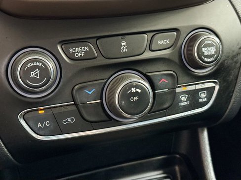 Used 2016 Jeep Cherokee Latitude image 16