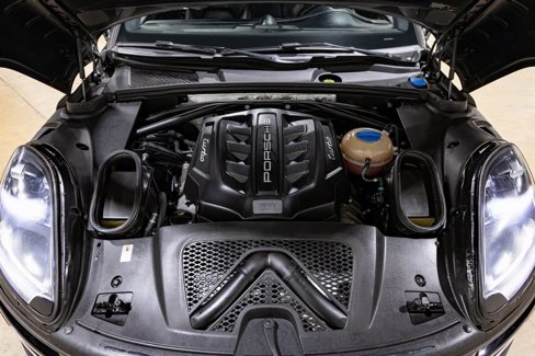 Used 2017 Porsche Macan Turbo image 24