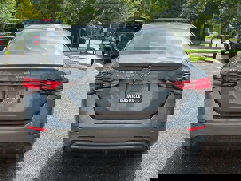 Used 2025 Nissan Sentra SV image 5