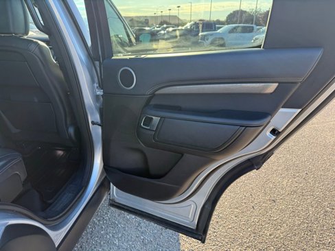 Used 2018 Land Rover Discovery HSE Luxury image 21