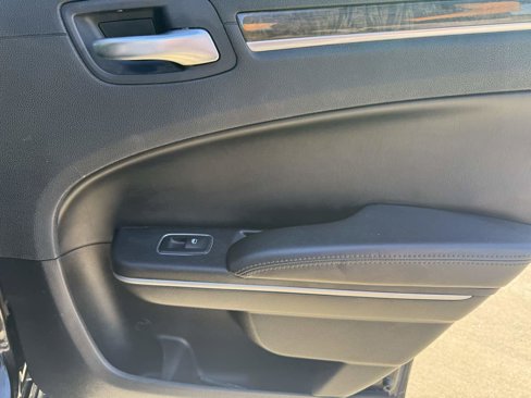 Used 2019 Chrysler 300 Limited image 26