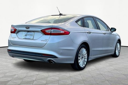 Used 2015 Ford Fusion SE image 5