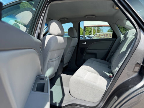Used 2005 Ford Five Hundred SEL image 17