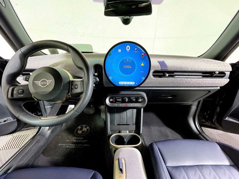 Used 2025 MINI Cooper 4-Door Hardtop image 13
