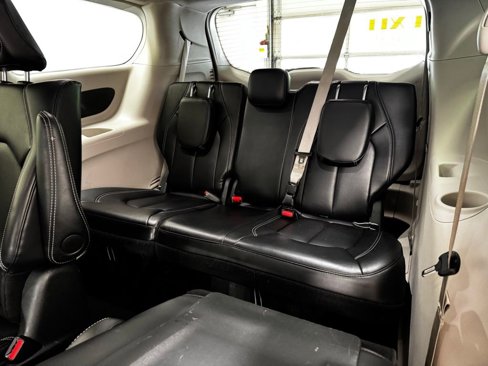 Used 2024 Chrysler Pacifica Select image 27