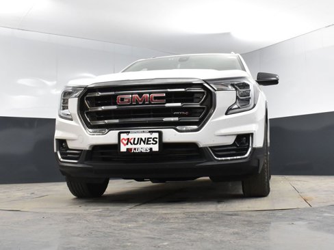 Used 2023 GMC Terrain AT4 image 28