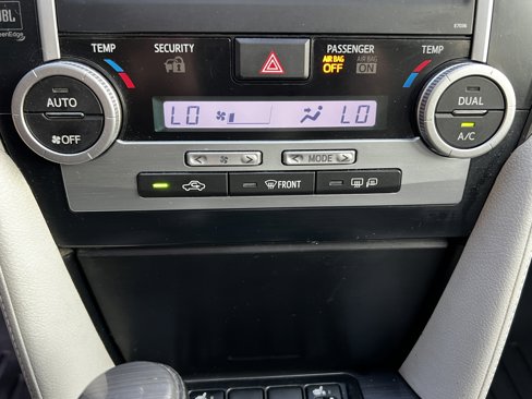 Used 2012 Toyota Camry XLE image 26