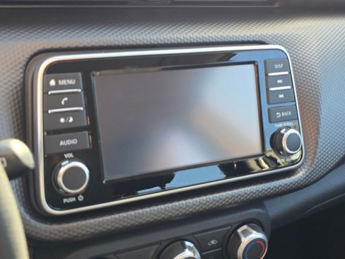 Used 2018 Nissan Kicks S image 34