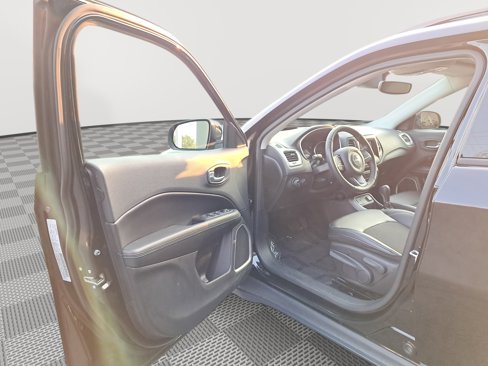 Used 2019 Jeep Compass Latitude image 11