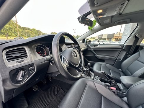 Used 2017 Volkswagen Golf Wolfsburg Edition image 10