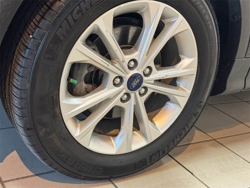 Used 2018 Ford Escape SEL image 16