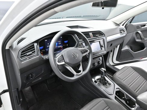 Used 2022 Volkswagen Tiguan S image 13