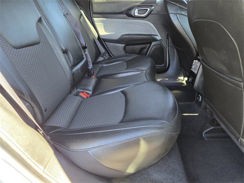 Used 2024 Jeep Compass Latitude image 15