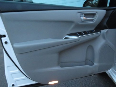 Used 2017 Toyota Camry LE image 19