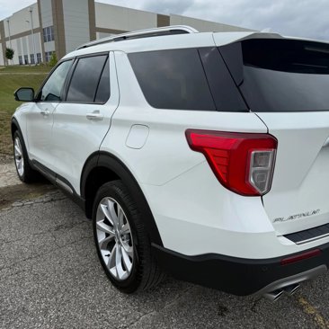 Used 2023 Ford Explorer Platinum w/ Premium Technology Package image 10