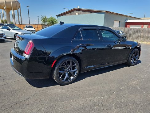 Used 2022 Chrysler 300 Touring L image 8
