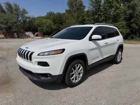 Used 2018 Jeep Cherokee Latitude image 3