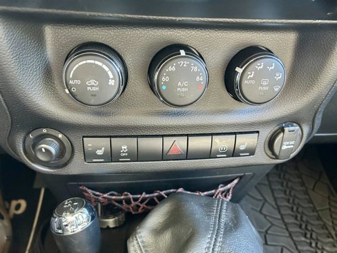 Used 2012 Jeep Wrangler Unlimited Sahara image 7