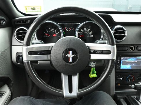 Used 2009 Ford Mustang Convertible image 16