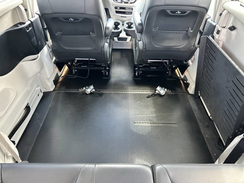 Used 2022 Chrysler Pacifica Touring-L image 11