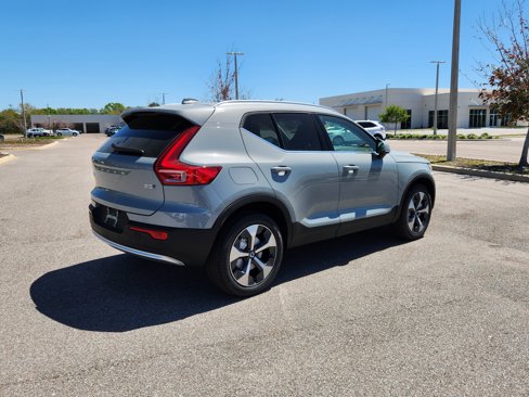 New 2025 Volvo XC40 B5 Core w/ Climate Package image 7
