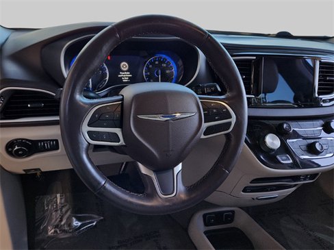 Used 2020 Chrysler Pacifica Touring-L Plus w/ Tire & Wheel Group image 19