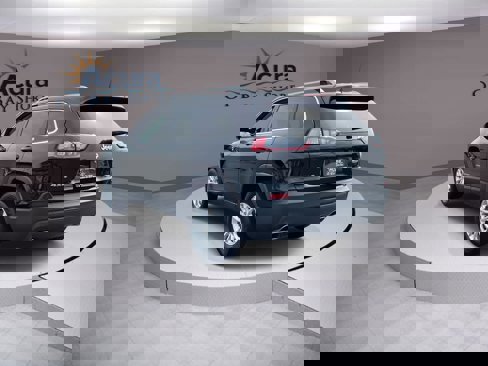Used 2019 Jeep Cherokee Latitude w/ Popular Appearance Group image 3