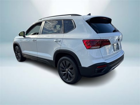Certified 2022 Volkswagen Taos S image 4