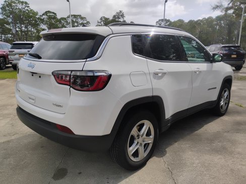 Used 2024 Jeep Compass Latitude image 5