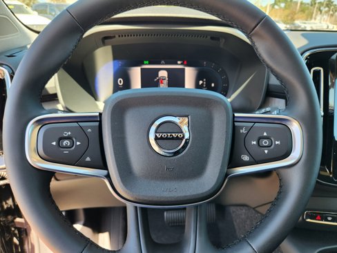 New 2025 Volvo XC40 B5 Core w/ Protection Package image 34