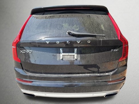 Used 2017 Volvo XC90 T6 Momentum w/ Vision Package image 4