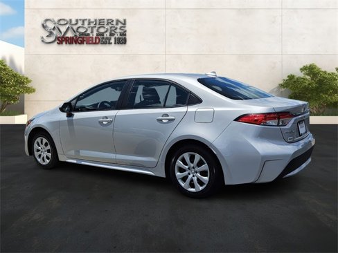 Used 2022 Toyota Corolla LE image 3