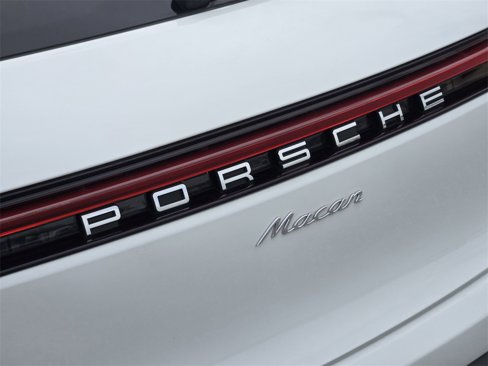 Certified 2024 Porsche Macan Turbo image 15