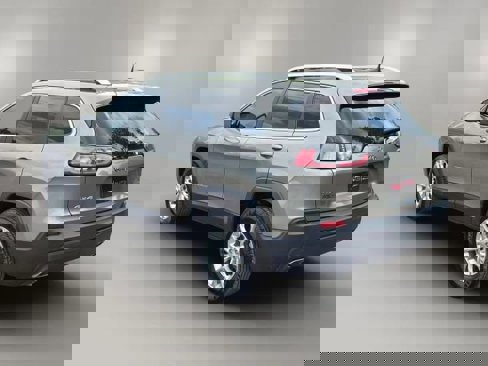 Used 2019 Jeep Cherokee Latitude w/ Cold Weather Group image 7