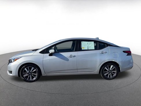Used 2023 Nissan Versa SV image 8