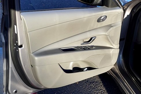 Certified 2024 Hyundai Elantra SEL image 21
