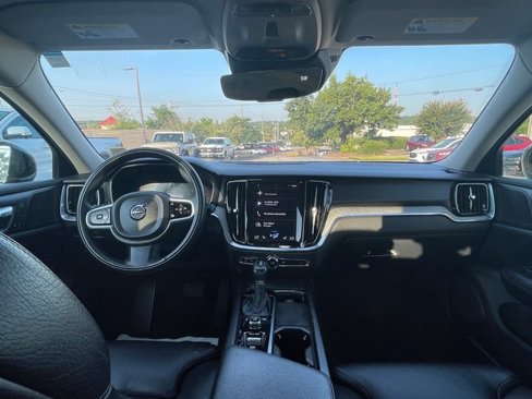 Used 2021 Volvo S60 T6 Inscription image 9