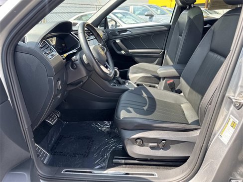 Certified 2023 Volkswagen Tiguan SE R-Line image 18