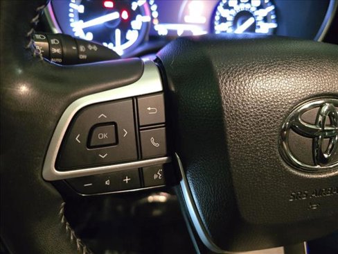 Used 2022 Toyota Highlander XLE image 19