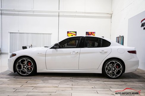 Used 2022 Alfa Romeo Giulia Veloce image 17
