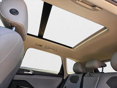 Used 2022 Volkswagen Taos SE w/ Panoramic Sunroof Package image 21
