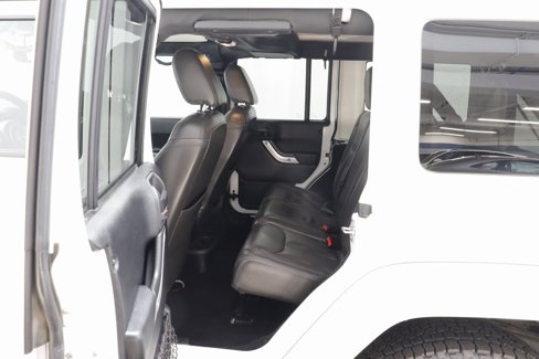 Used 2015 Jeep Wrangler Unlimited Rubicon image 13