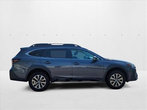 Used 2023 Subaru Outback Premium image 4
