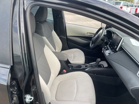Used 2021 Toyota Corolla LE image 40