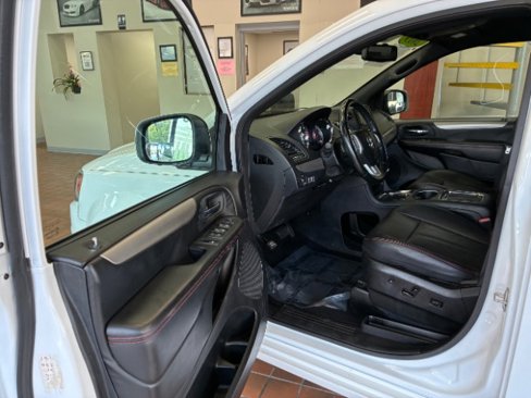 Used 2019 Dodge Grand Caravan GT image 13