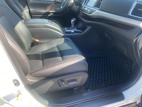 Used 2019 Toyota Highlander XLE image 16