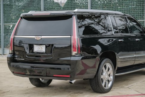 Used 2017 Cadillac Escalade ESV Luxury image 11