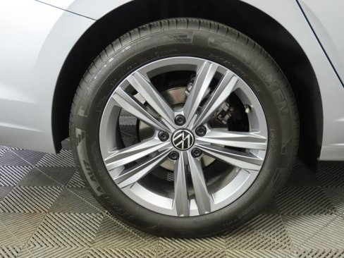Certified 2024 Volkswagen Jetta SE image 33