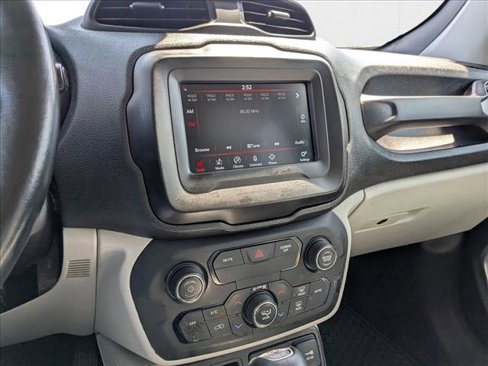 Used 2018 Jeep Renegade Latitude w/ Cold Weather Group image 14