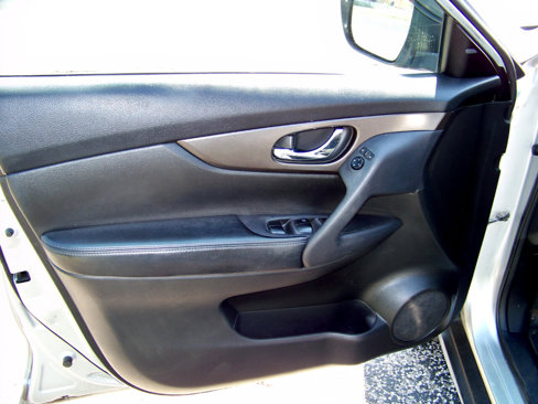 Used 2014 Nissan Rogue SV image 23